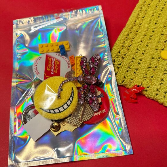 Handmade & Upcycled Mini Knit Tote + Vintage Pins Set - Picture 8 of 12